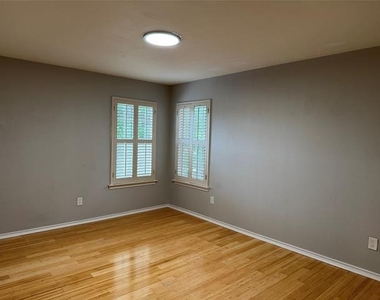 827 Ash Grove Lane - Photo Thumbnail 6