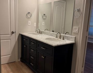 827 Ash Grove Lane - Photo Thumbnail 8