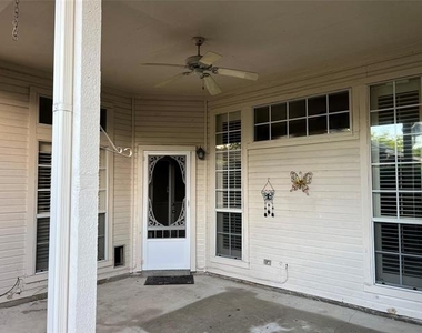 827 Ash Grove Lane - Photo Thumbnail 12