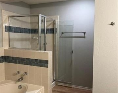 827 Ash Grove Lane - Photo Thumbnail 10