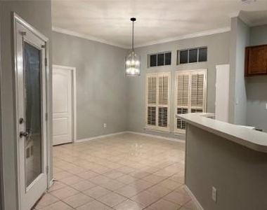 827 Ash Grove Lane - Photo Thumbnail 2