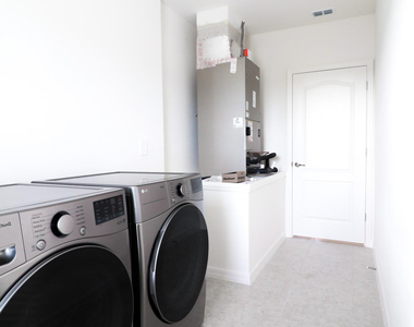 2061 Se Mantua Street - Photo Thumbnail 16