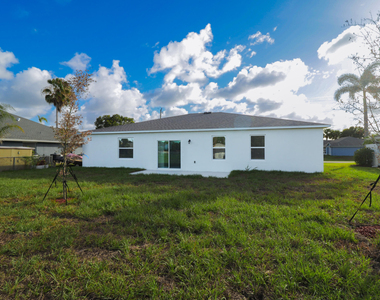 2061 Se Mantua Street - Photo Thumbnail 4