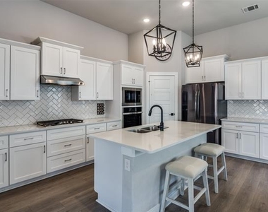 3509 Clara Drive - Photo Thumbnail 2