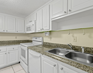 2800 N Ocean Drive - Photo Thumbnail 7