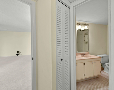 2800 N Ocean Drive - Photo Thumbnail 11