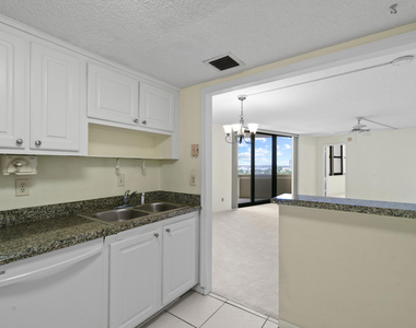 2800 N Ocean Drive - Photo Thumbnail 8