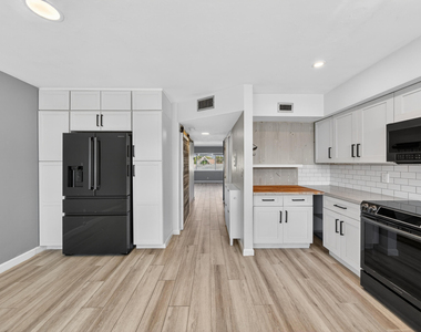 505 Ne 20th Avenue - Photo Thumbnail 3