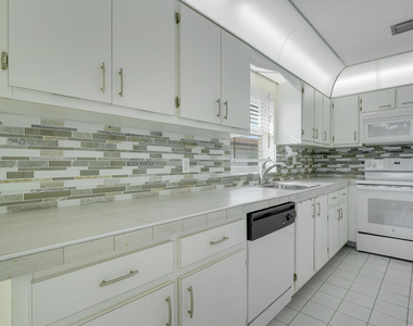 13679 Date Palm Court - Photo Thumbnail 11