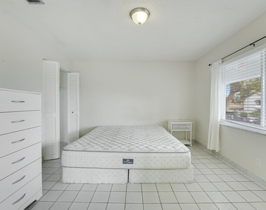 13679 Date Palm Court - Photo Thumbnail 7