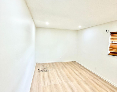 5730 Nw 27th Court - Photo Thumbnail 17