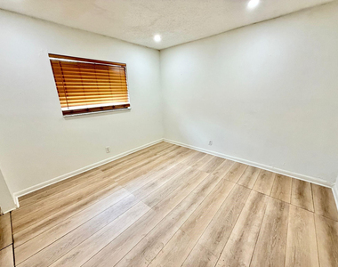 5730 Nw 27th Court - Photo Thumbnail 20