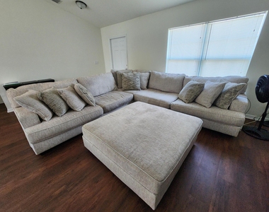 842 Se Walters Terrace - Photo Thumbnail 6