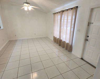 500 Ne 3rd Street - Photo Thumbnail 2
