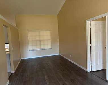 2426 Se Addison Street - Photo Thumbnail 4