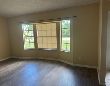 2426 Se Addison Street - Photo Thumbnail 2