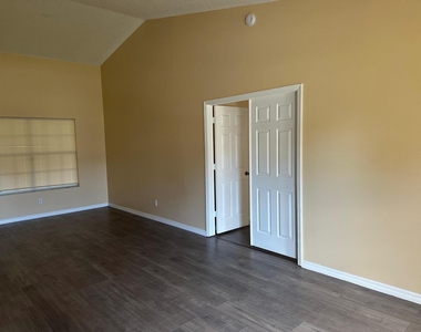 2426 Se Addison Street - Photo Thumbnail 3