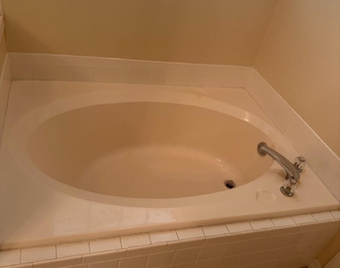 2426 Se Addison Street - Photo Thumbnail 9