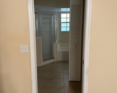 2426 Se Addison Street - Photo Thumbnail 6