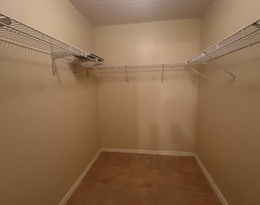 2426 Se Addison Street - Photo Thumbnail 7