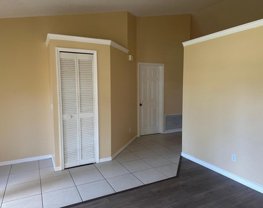 2426 Se Addison Street - Photo Thumbnail 13