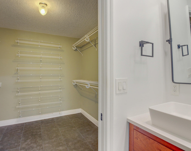 542 Indigo Avenue - Photo Thumbnail 17
