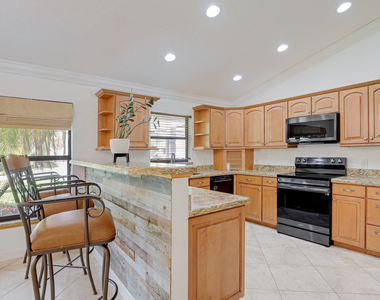 542 Indigo Avenue - Photo Thumbnail 9