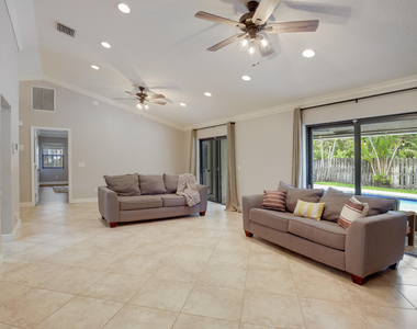 542 Indigo Avenue - Photo Thumbnail 5