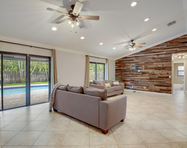 542 Indigo Avenue - Photo Thumbnail 3