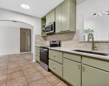 606 Paulina Road - Photo Thumbnail 7