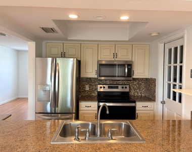 1009 Sw 3rd Way - Photo Thumbnail 10