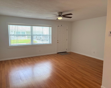1009 Sw 3rd Way - Photo Thumbnail 2
