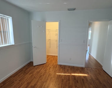 1009 Sw 3rd Way - Photo Thumbnail 4