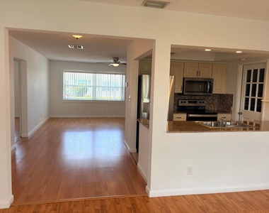 1009 Sw 3rd Way - Photo Thumbnail 11
