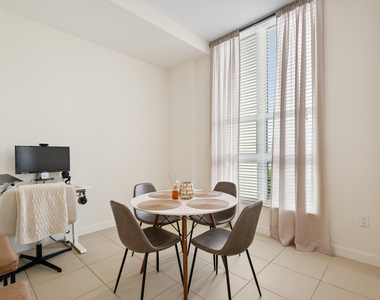 480 Hibiscus Street - Photo Thumbnail 5