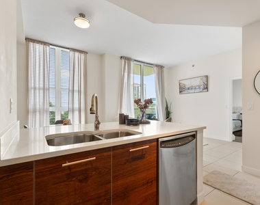 480 Hibiscus Street - Photo Thumbnail 4