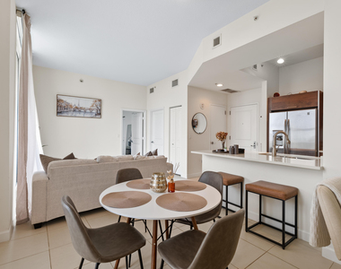 480 Hibiscus Street - Photo Thumbnail 6