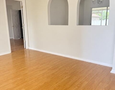 443 Sw Sadwick Avenue - Photo Thumbnail 4
