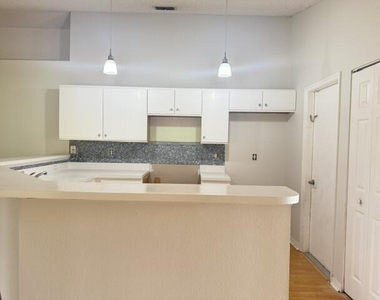 443 Sw Sadwick Avenue - Photo Thumbnail 1
