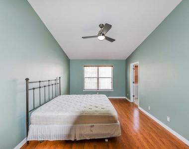 9687 Lago Drive - Photo Thumbnail 5