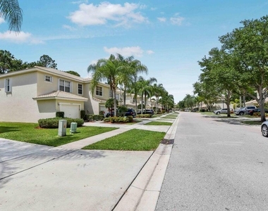 9687 Lago Drive - Photo Thumbnail 15
