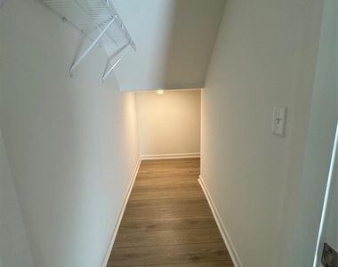 1020 Cunningham Farm Drive - Photo Thumbnail 7
