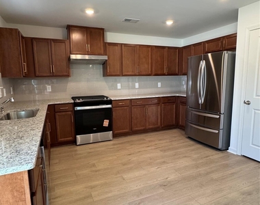 1020 Cunningham Farm Drive - Photo Thumbnail 9