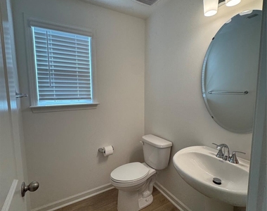 1020 Cunningham Farm Drive - Photo Thumbnail 6
