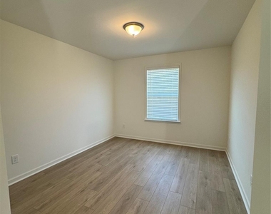 1020 Cunningham Farm Drive - Photo Thumbnail 5