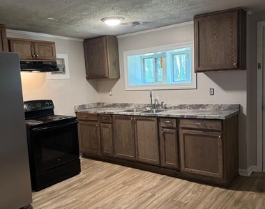 912 Berryhill Road - Photo Thumbnail 2