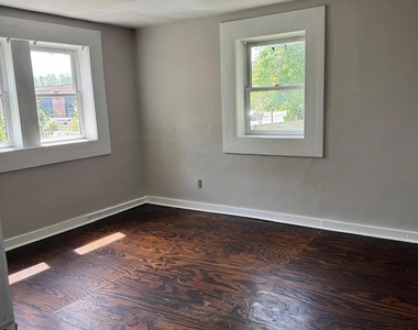 912 Berryhill Road - Photo Thumbnail 5
