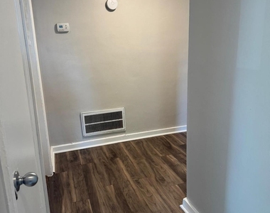 912 Berryhill Road - Photo Thumbnail 3