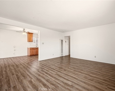 1234 W Rosewood Court - Photo Thumbnail 4