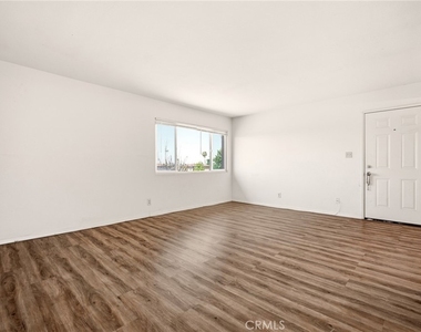 1234 W Rosewood Court - Photo Thumbnail 2